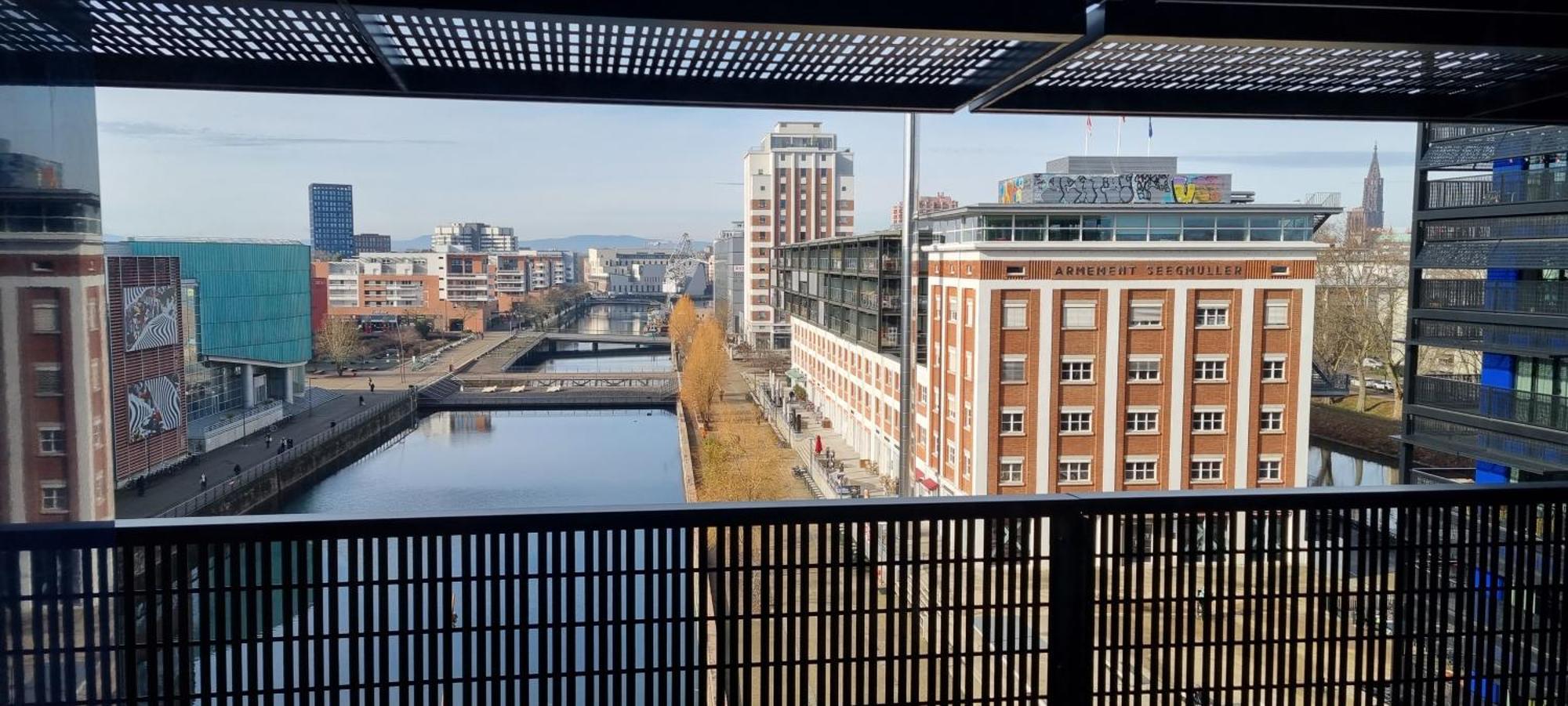 Bel Appartement Contemporain Avec Terrasse Climatisation Et Parking Payant En Option Straßburg Exterior foto